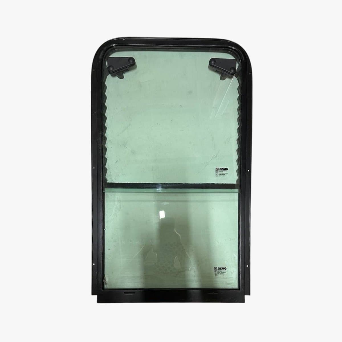 Стекло двери правой (с форточкой; раздвижное) LW300 / LW300F / LW500 / LW500F 251805115