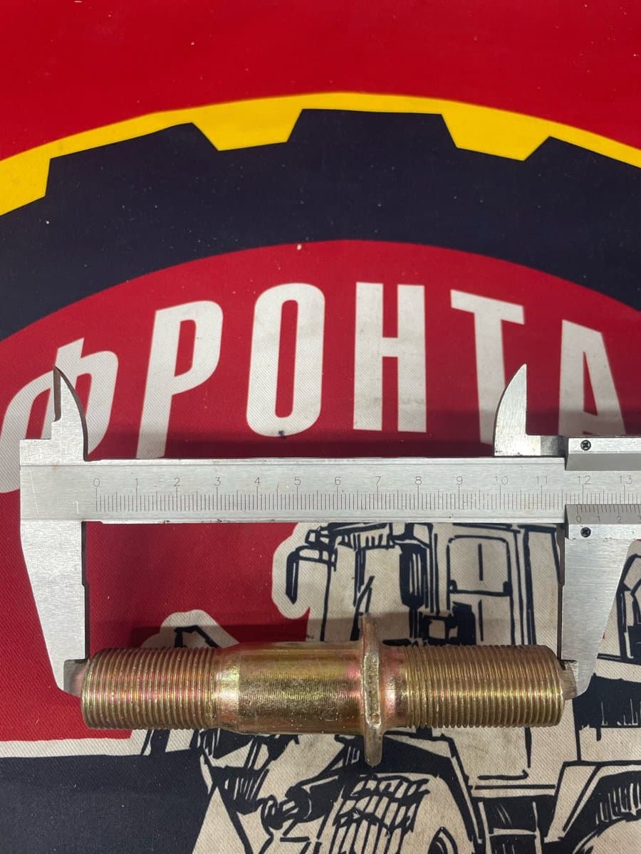 Шпилька (М20/20 ф22 L=118) колесная с гайками Люгонг 835