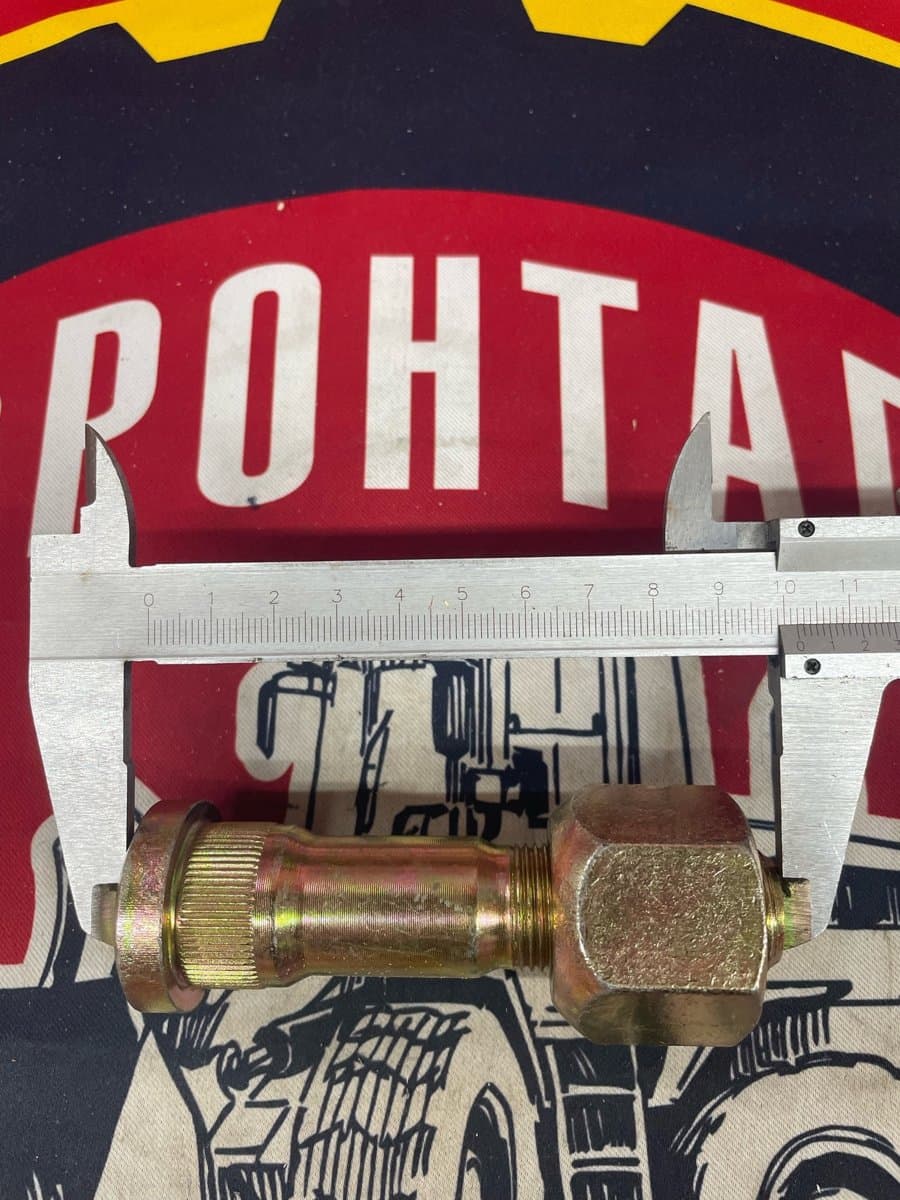 Шпилька (М20, ф26/22, L=95) колесная с гайкой 36 ZL30G
